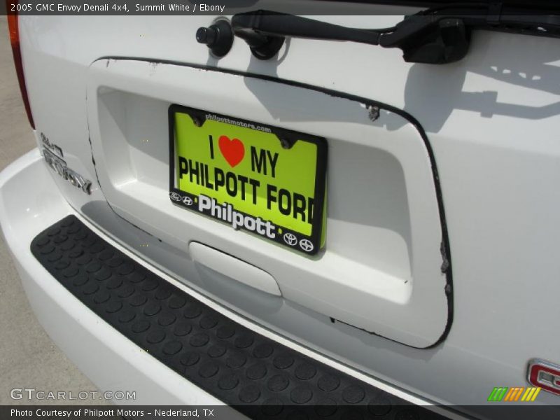Summit White / Ebony 2005 GMC Envoy Denali 4x4