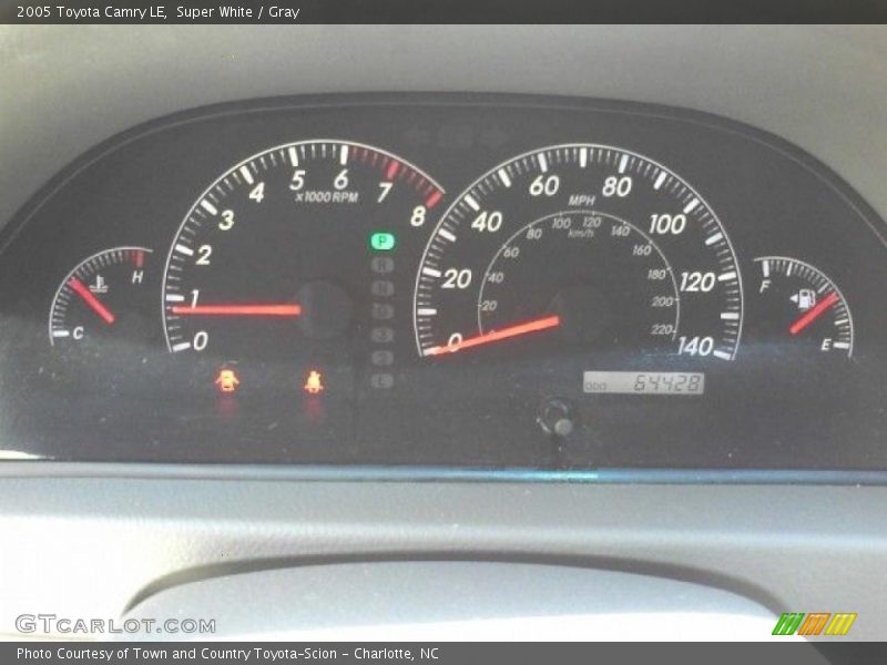Super White / Gray 2005 Toyota Camry LE