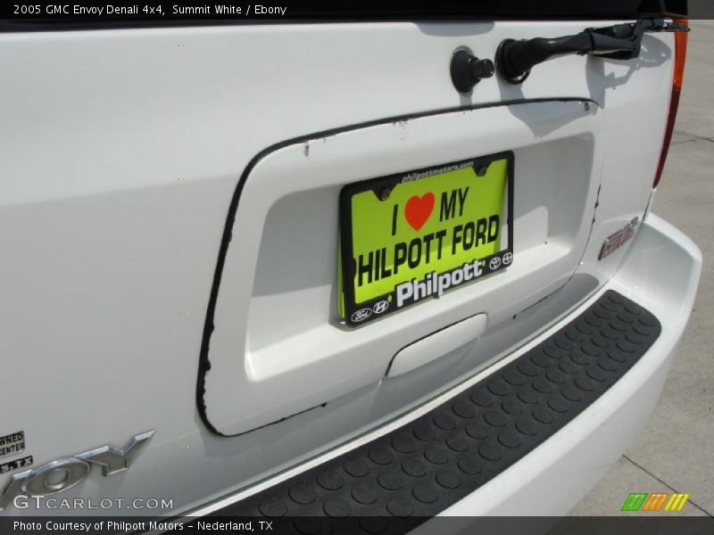 Summit White / Ebony 2005 GMC Envoy Denali 4x4