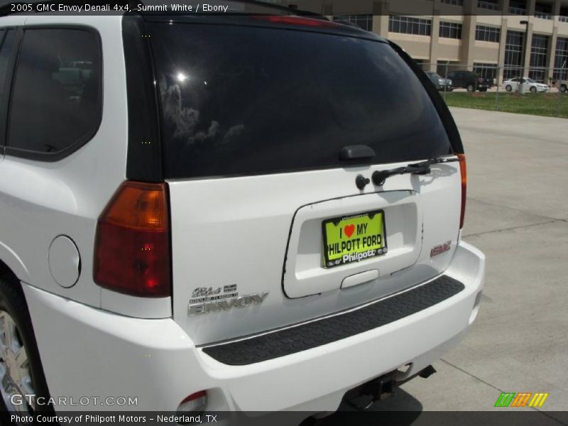 Summit White / Ebony 2005 GMC Envoy Denali 4x4