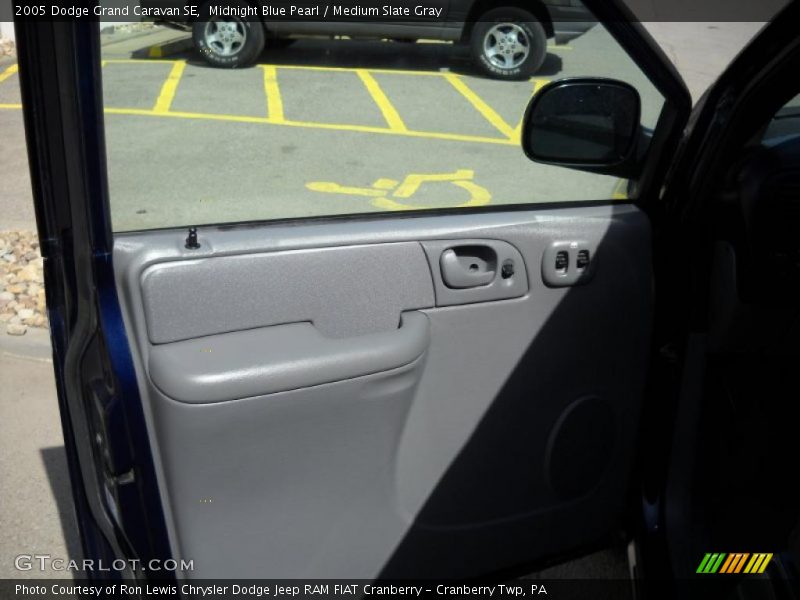 Midnight Blue Pearl / Medium Slate Gray 2005 Dodge Grand Caravan SE