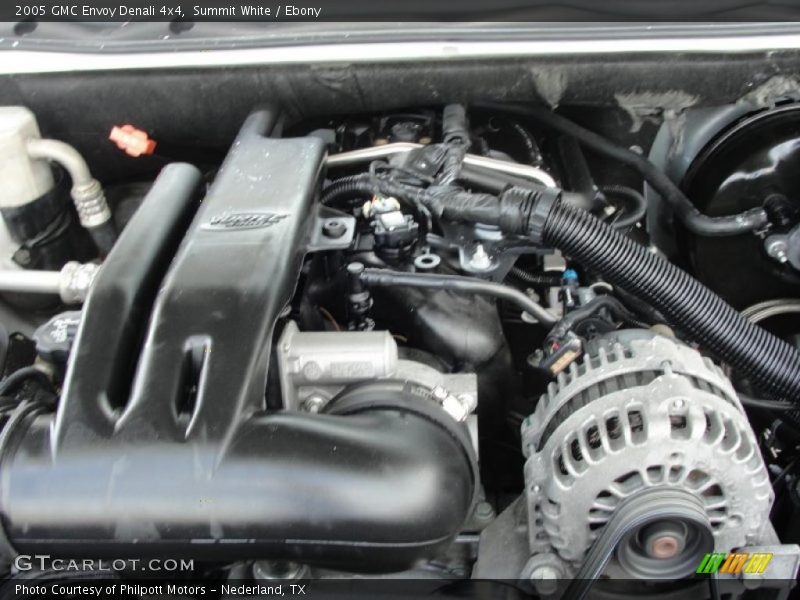 Summit White / Ebony 2005 GMC Envoy Denali 4x4