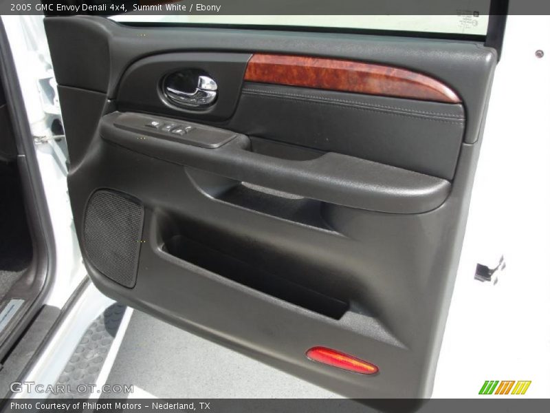 Summit White / Ebony 2005 GMC Envoy Denali 4x4