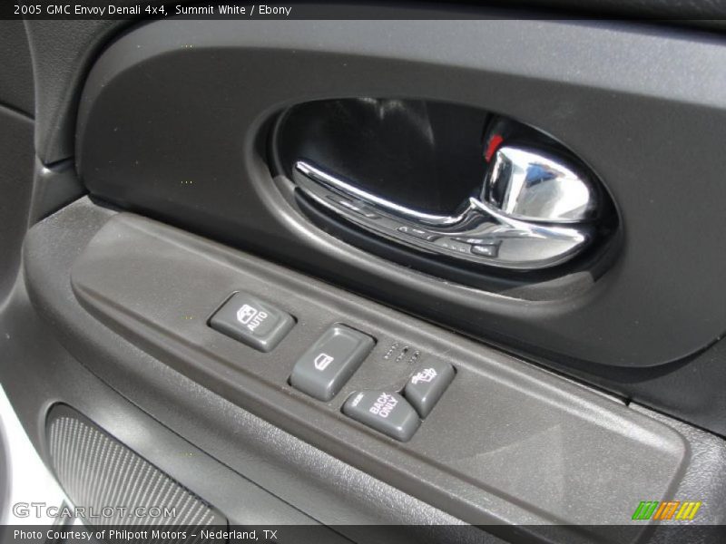 Summit White / Ebony 2005 GMC Envoy Denali 4x4
