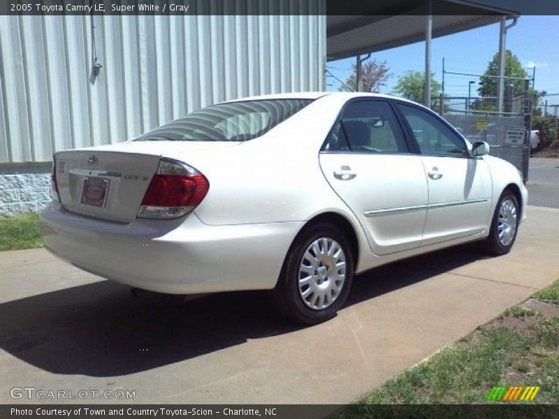 Super White / Gray 2005 Toyota Camry LE