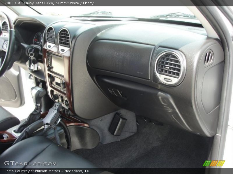 Summit White / Ebony 2005 GMC Envoy Denali 4x4