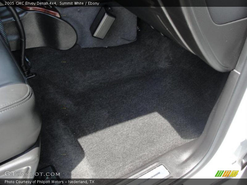 Summit White / Ebony 2005 GMC Envoy Denali 4x4