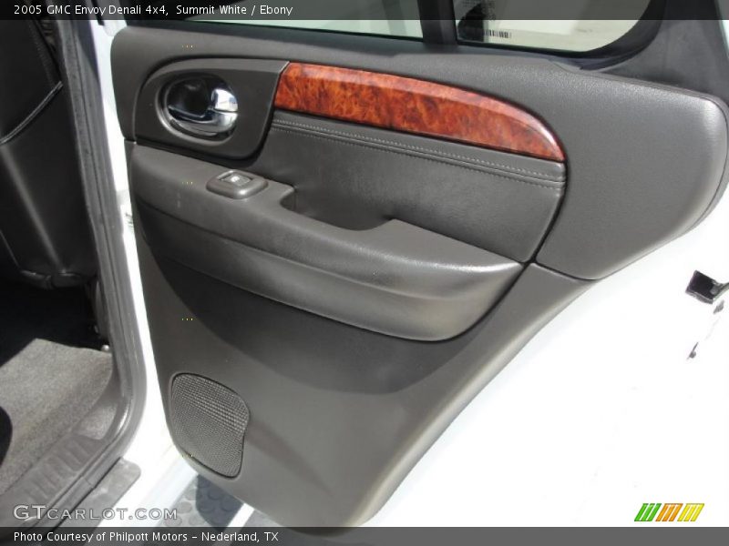 Summit White / Ebony 2005 GMC Envoy Denali 4x4