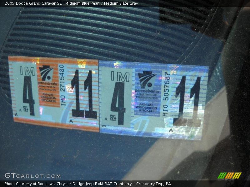 Midnight Blue Pearl / Medium Slate Gray 2005 Dodge Grand Caravan SE