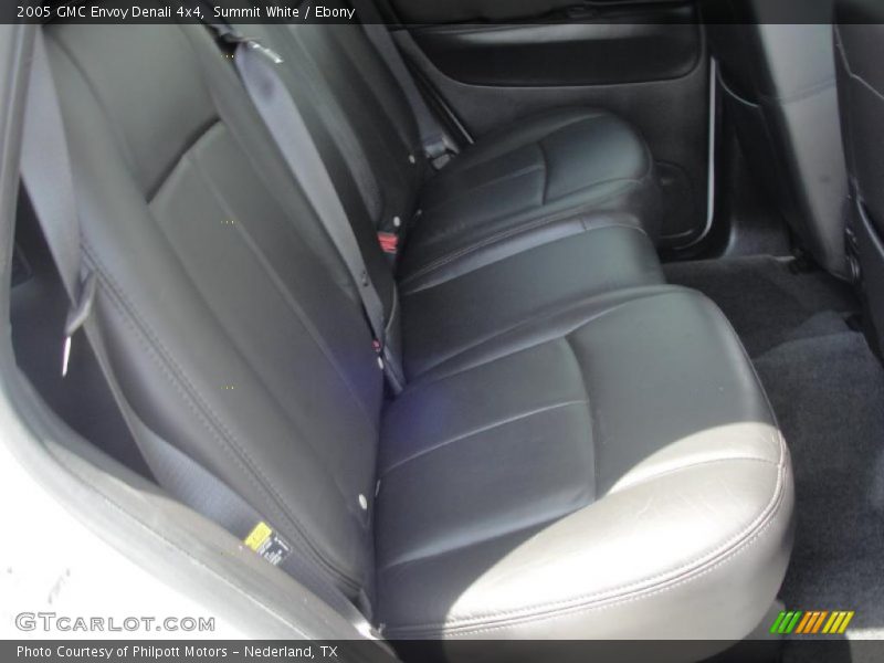 Summit White / Ebony 2005 GMC Envoy Denali 4x4