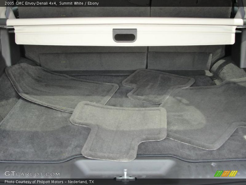 Summit White / Ebony 2005 GMC Envoy Denali 4x4
