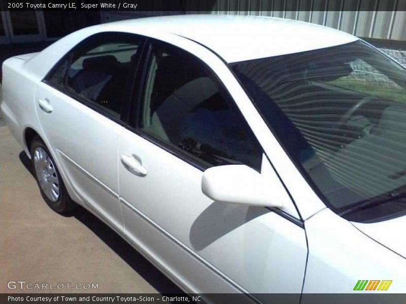 Super White / Gray 2005 Toyota Camry LE