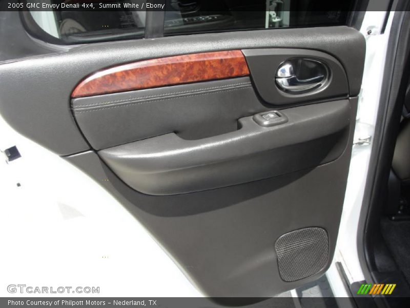 Summit White / Ebony 2005 GMC Envoy Denali 4x4