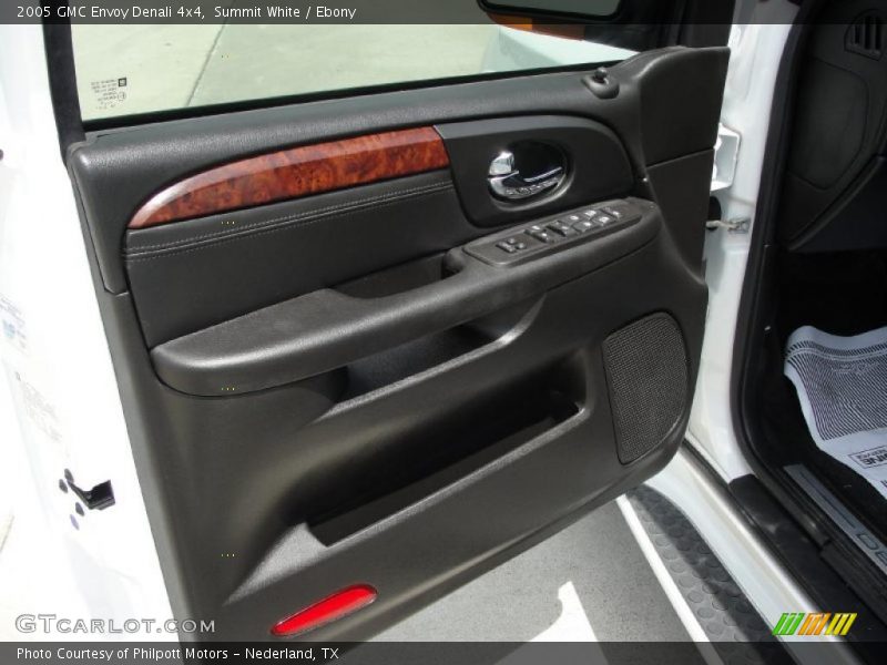 Summit White / Ebony 2005 GMC Envoy Denali 4x4