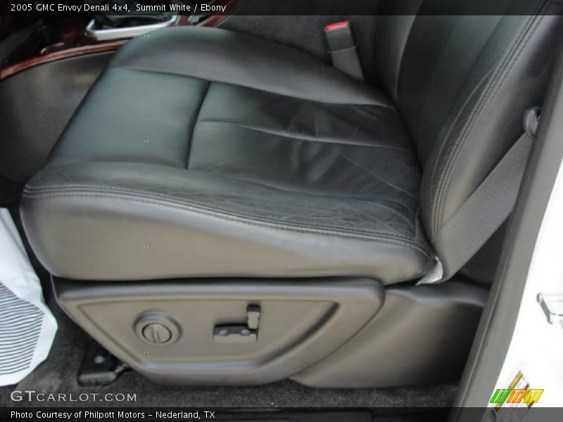 Summit White / Ebony 2005 GMC Envoy Denali 4x4