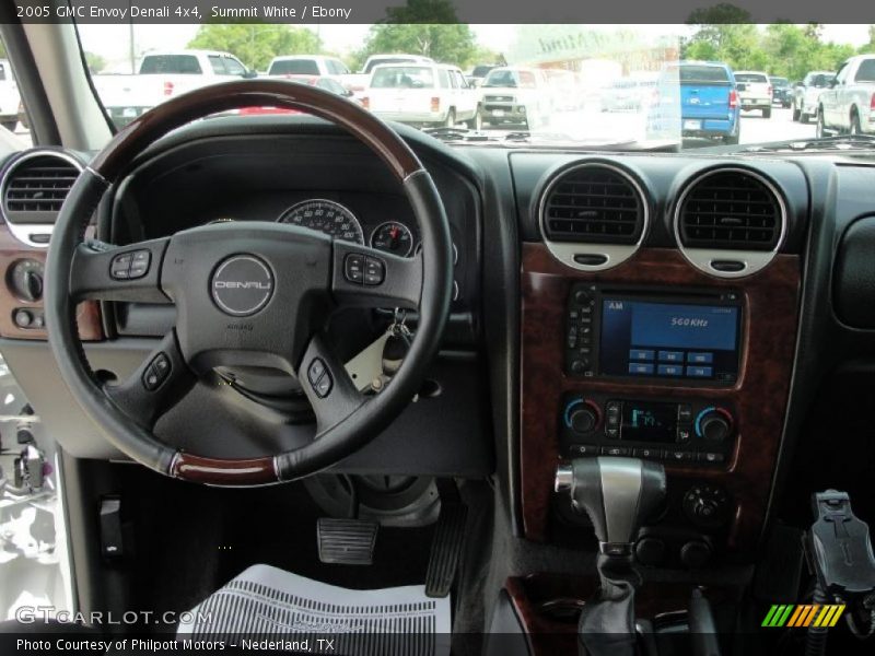 Summit White / Ebony 2005 GMC Envoy Denali 4x4