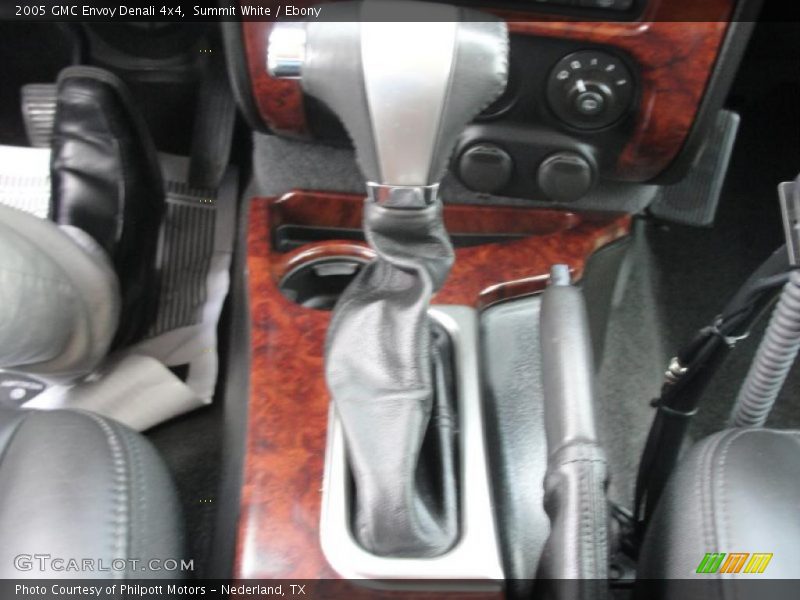 Summit White / Ebony 2005 GMC Envoy Denali 4x4