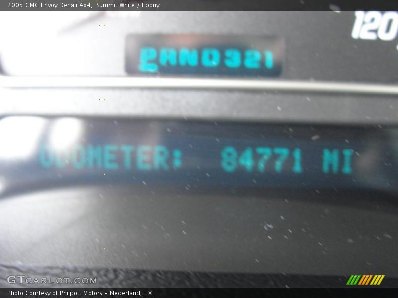 Summit White / Ebony 2005 GMC Envoy Denali 4x4