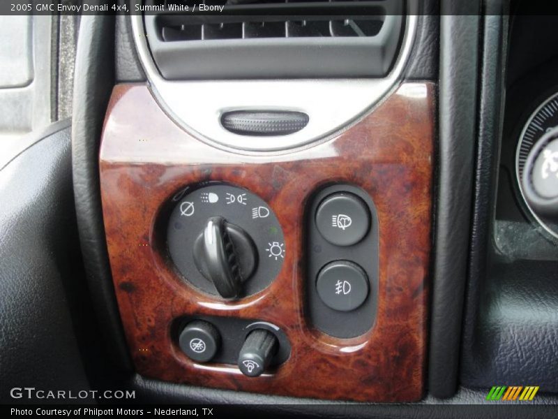 Summit White / Ebony 2005 GMC Envoy Denali 4x4