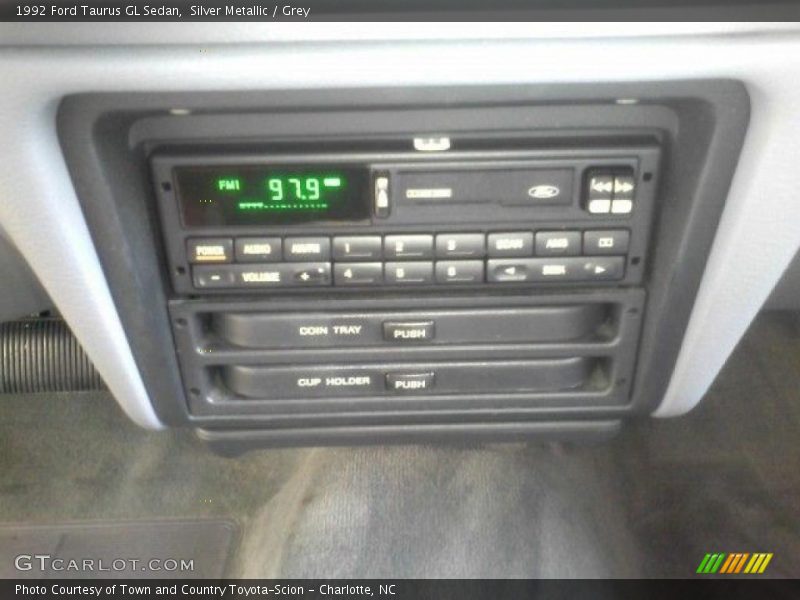 Silver Metallic / Grey 1992 Ford Taurus GL Sedan