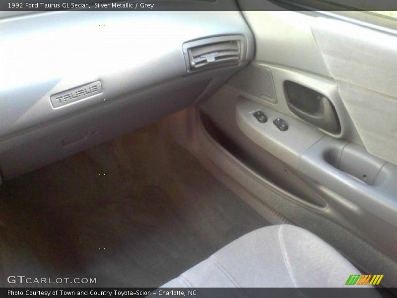 Silver Metallic / Grey 1992 Ford Taurus GL Sedan