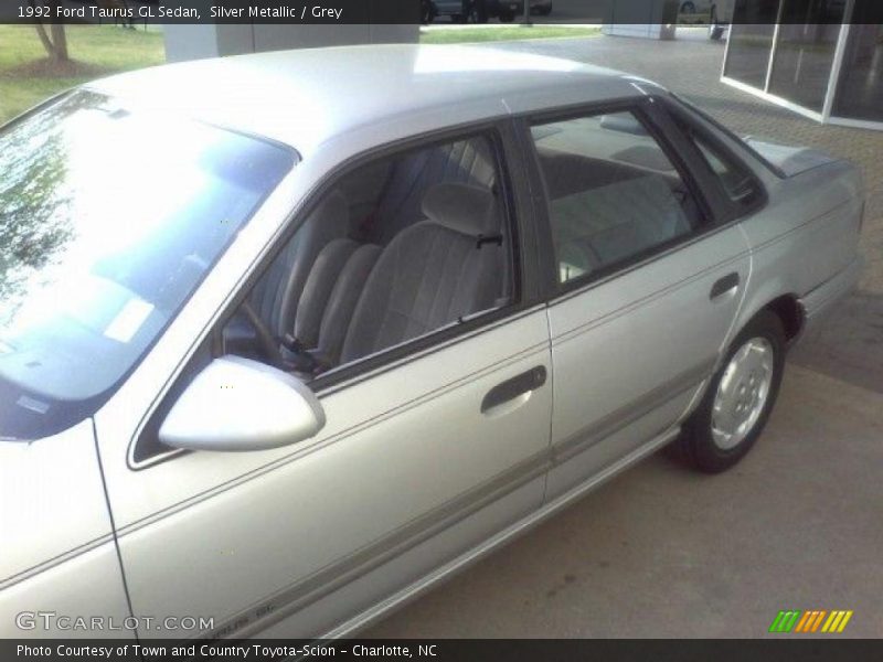 Silver Metallic / Grey 1992 Ford Taurus GL Sedan