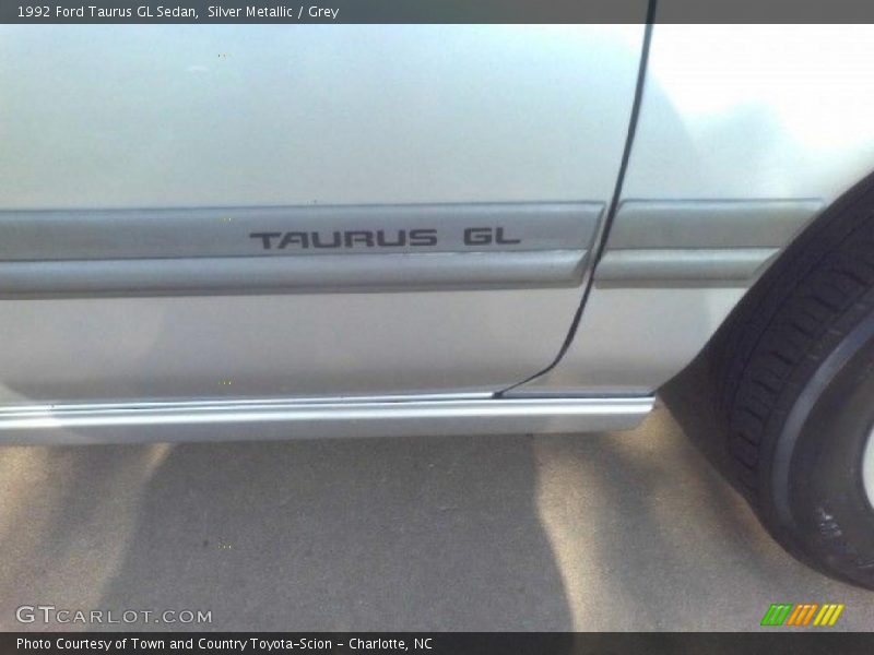 Silver Metallic / Grey 1992 Ford Taurus GL Sedan