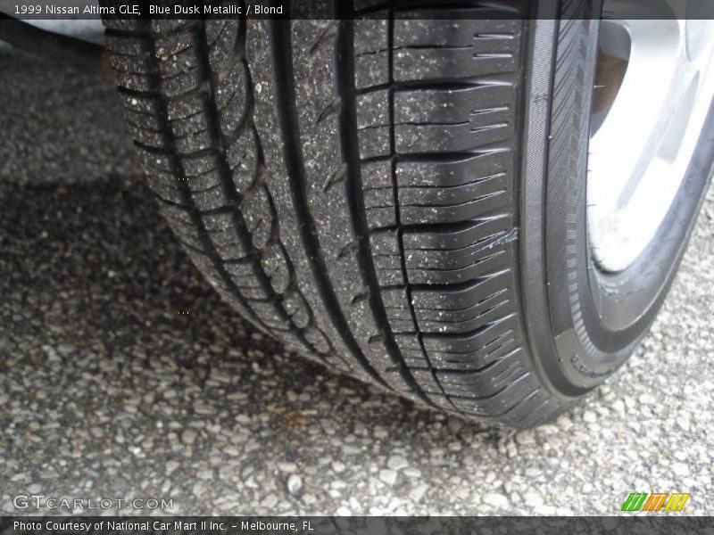 Blue Dusk Metallic / Blond 1999 Nissan Altima GLE