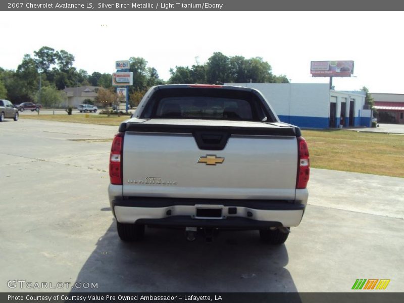 Silver Birch Metallic / Light Titanium/Ebony 2007 Chevrolet Avalanche LS