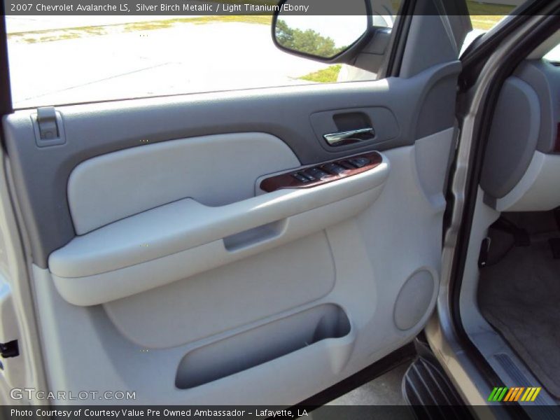 Silver Birch Metallic / Light Titanium/Ebony 2007 Chevrolet Avalanche LS