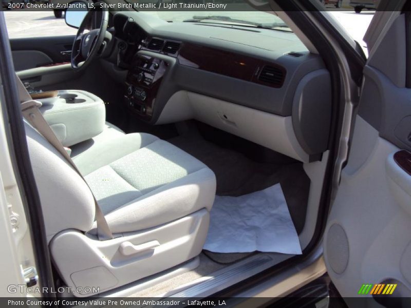 Silver Birch Metallic / Light Titanium/Ebony 2007 Chevrolet Avalanche LS