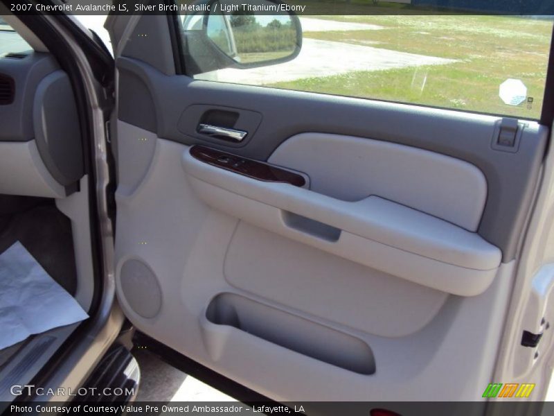 Silver Birch Metallic / Light Titanium/Ebony 2007 Chevrolet Avalanche LS
