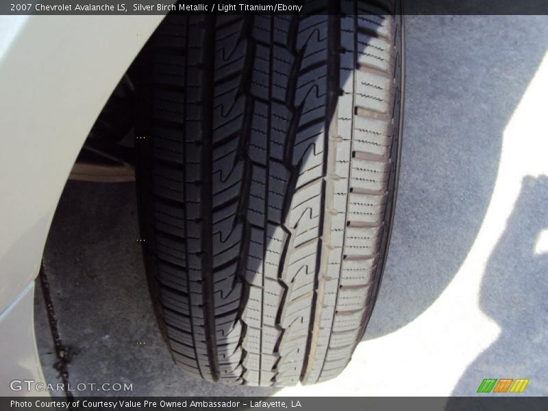 Silver Birch Metallic / Light Titanium/Ebony 2007 Chevrolet Avalanche LS
