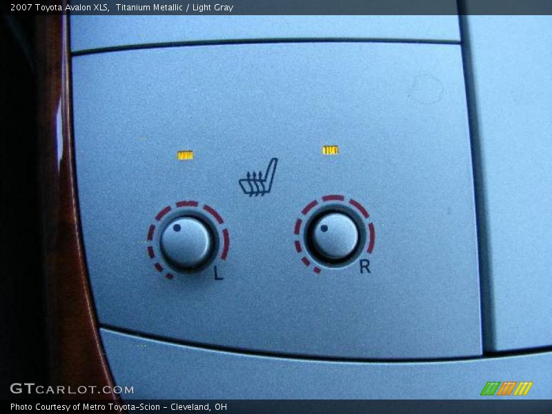 Titanium Metallic / Light Gray 2007 Toyota Avalon XLS