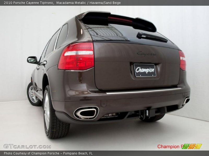 Macadamia Metallic / Havanna/Sand Beige 2010 Porsche Cayenne Tiptronic
