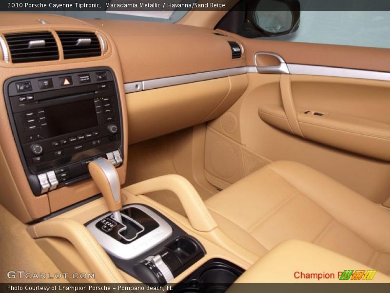 Macadamia Metallic / Havanna/Sand Beige 2010 Porsche Cayenne Tiptronic