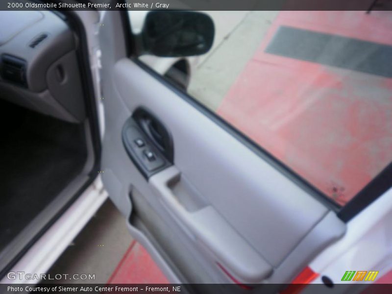 Arctic White / Gray 2000 Oldsmobile Silhouette Premier