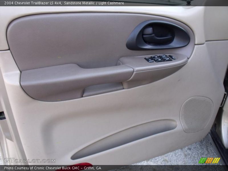 Sandstone Metallic / Light Cashmere 2004 Chevrolet TrailBlazer LS 4x4