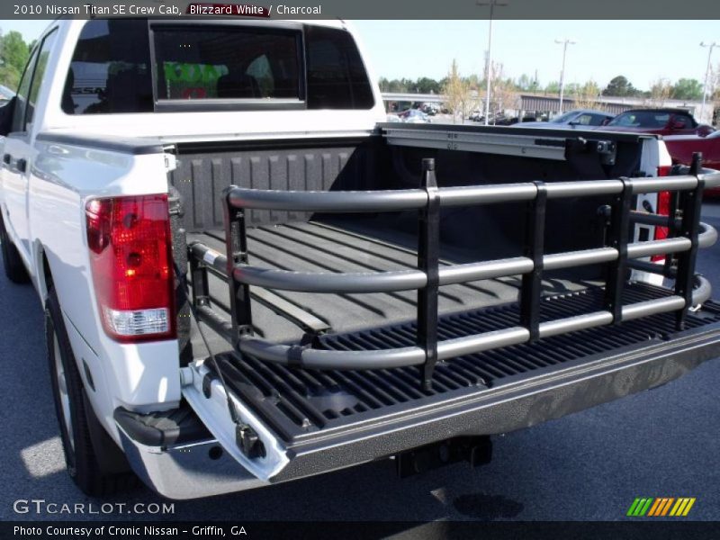Blizzard White / Charcoal 2010 Nissan Titan SE Crew Cab