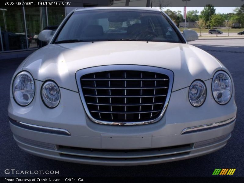 Pearl White / Gray 2005 Kia Amanti