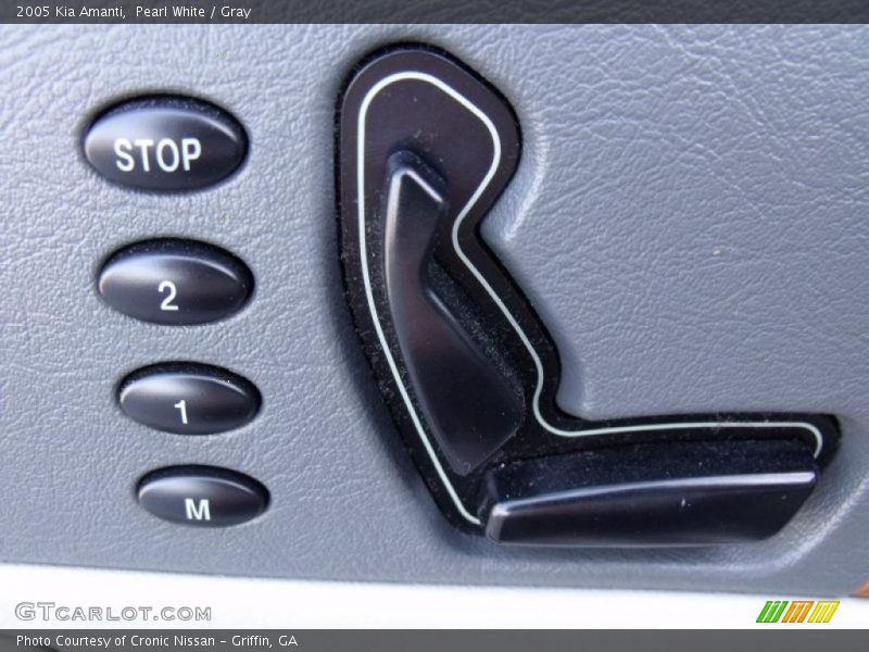 Pearl White / Gray 2005 Kia Amanti