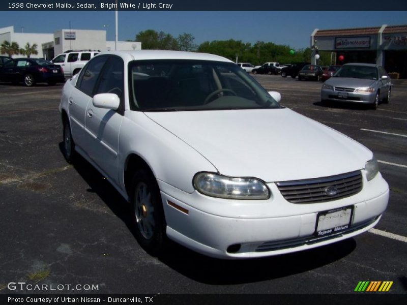 Bright White / Light Gray 1998 Chevrolet Malibu Sedan