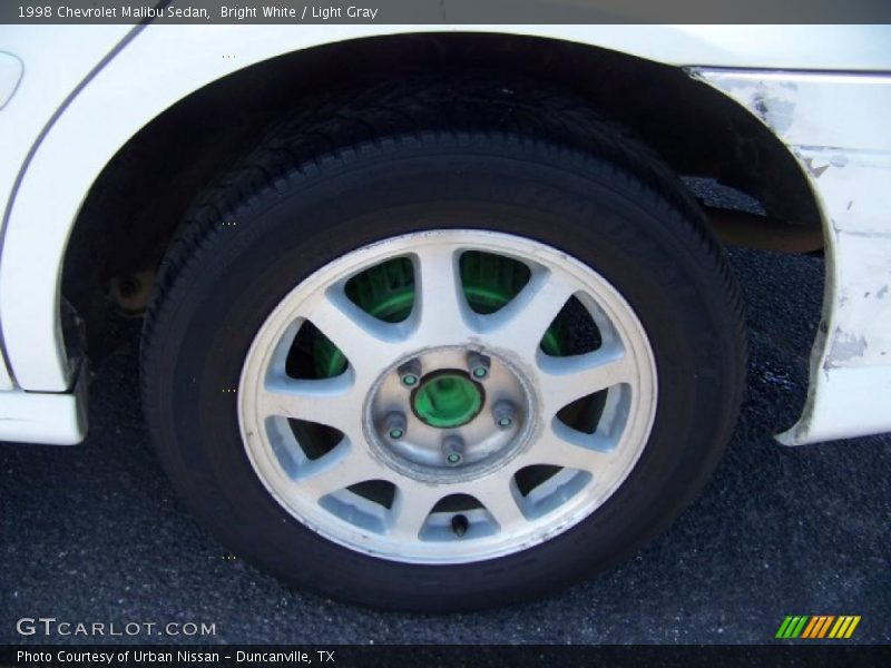 Bright White / Light Gray 1998 Chevrolet Malibu Sedan