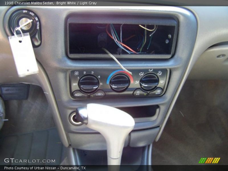 Bright White / Light Gray 1998 Chevrolet Malibu Sedan