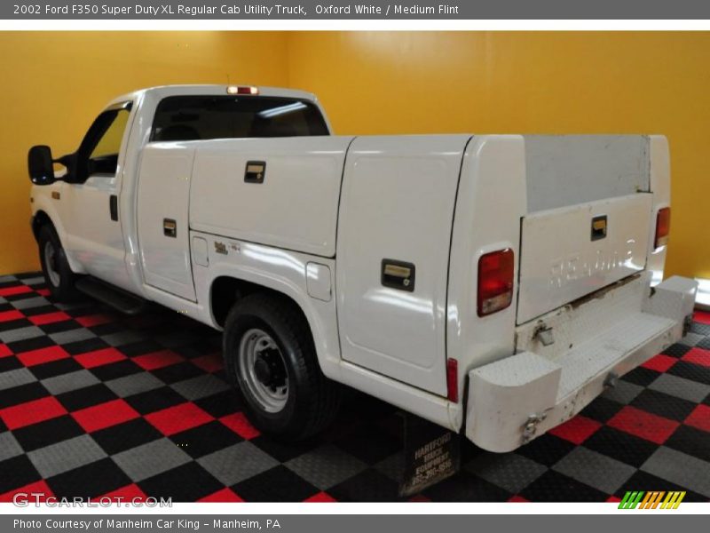 Oxford White / Medium Flint 2002 Ford F350 Super Duty XL Regular Cab Utility Truck