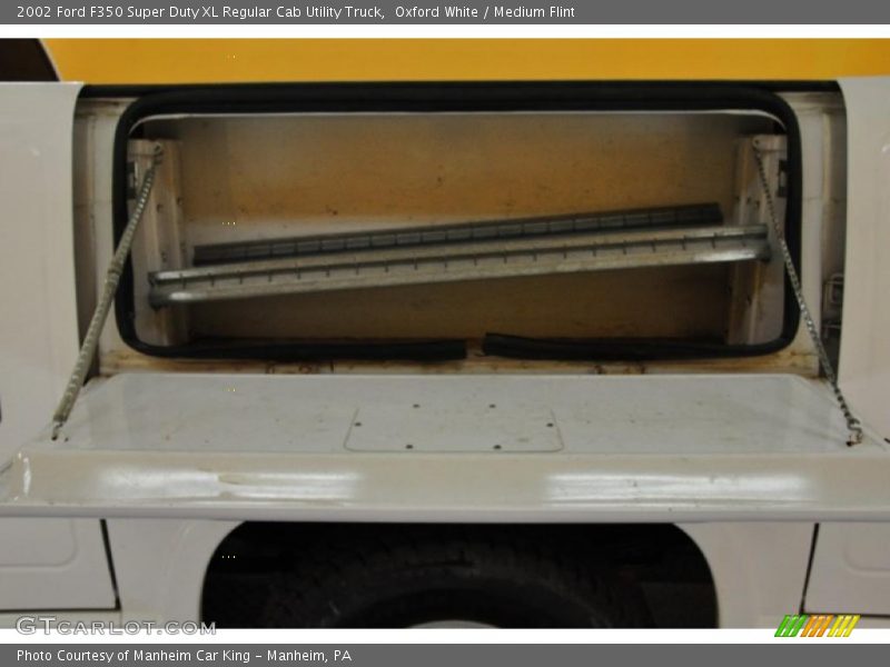 Oxford White / Medium Flint 2002 Ford F350 Super Duty XL Regular Cab Utility Truck