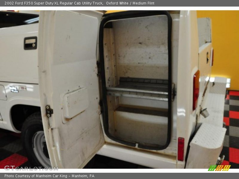 Oxford White / Medium Flint 2002 Ford F350 Super Duty XL Regular Cab Utility Truck