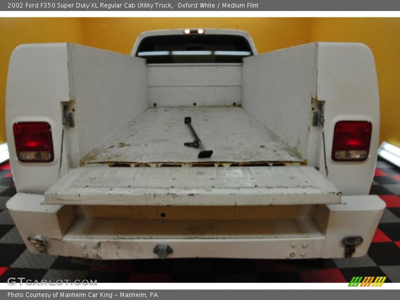 Oxford White / Medium Flint 2002 Ford F350 Super Duty XL Regular Cab Utility Truck