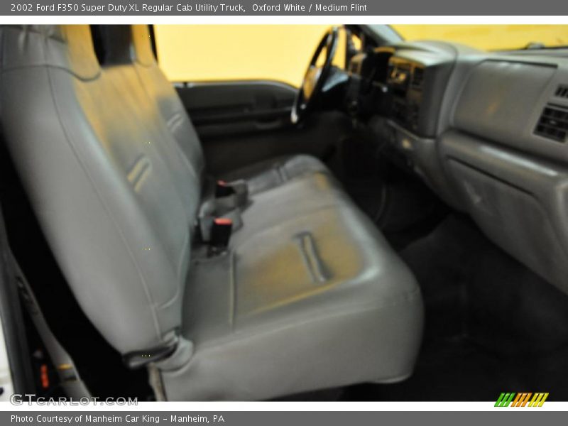 Oxford White / Medium Flint 2002 Ford F350 Super Duty XL Regular Cab Utility Truck