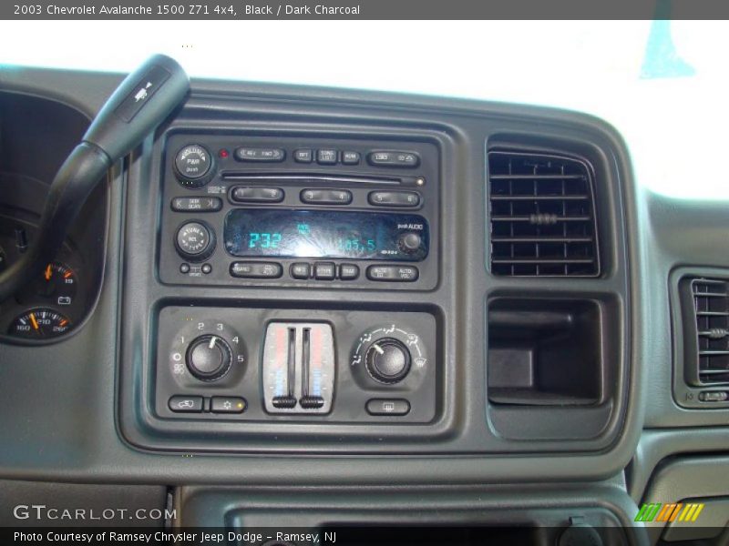 Black / Dark Charcoal 2003 Chevrolet Avalanche 1500 Z71 4x4
